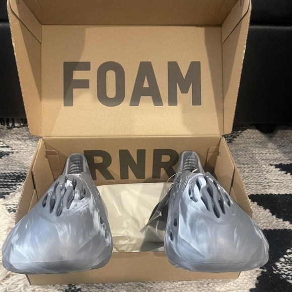 Adidas Yeezy Foam RNR MX Granite - Picture 5 of 7